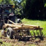 Tratores em operação na zona rural 01-Gilson Jr