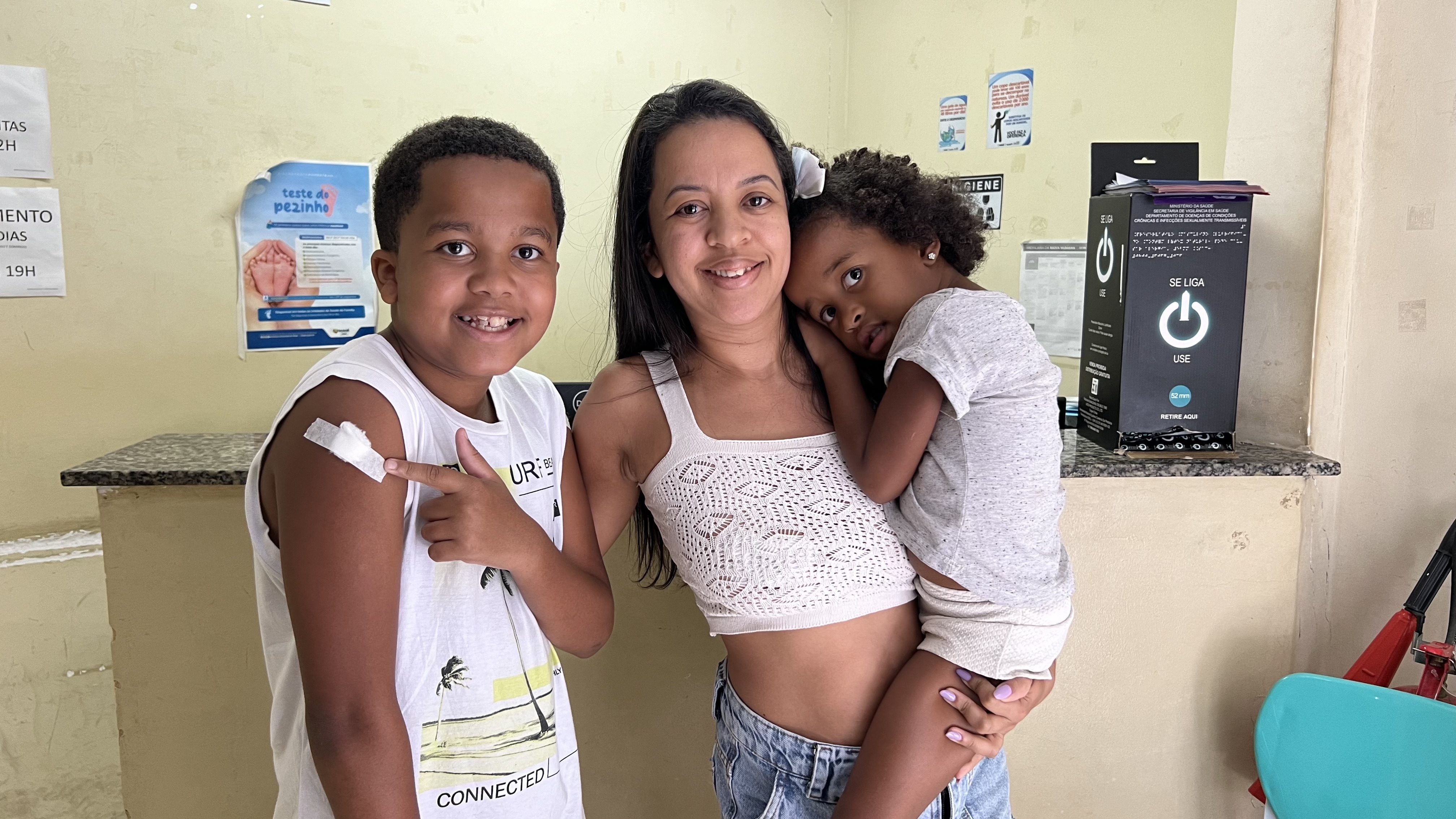 VACINAÇÃO CONTRA A DENGUE EM MAGÉ (28)