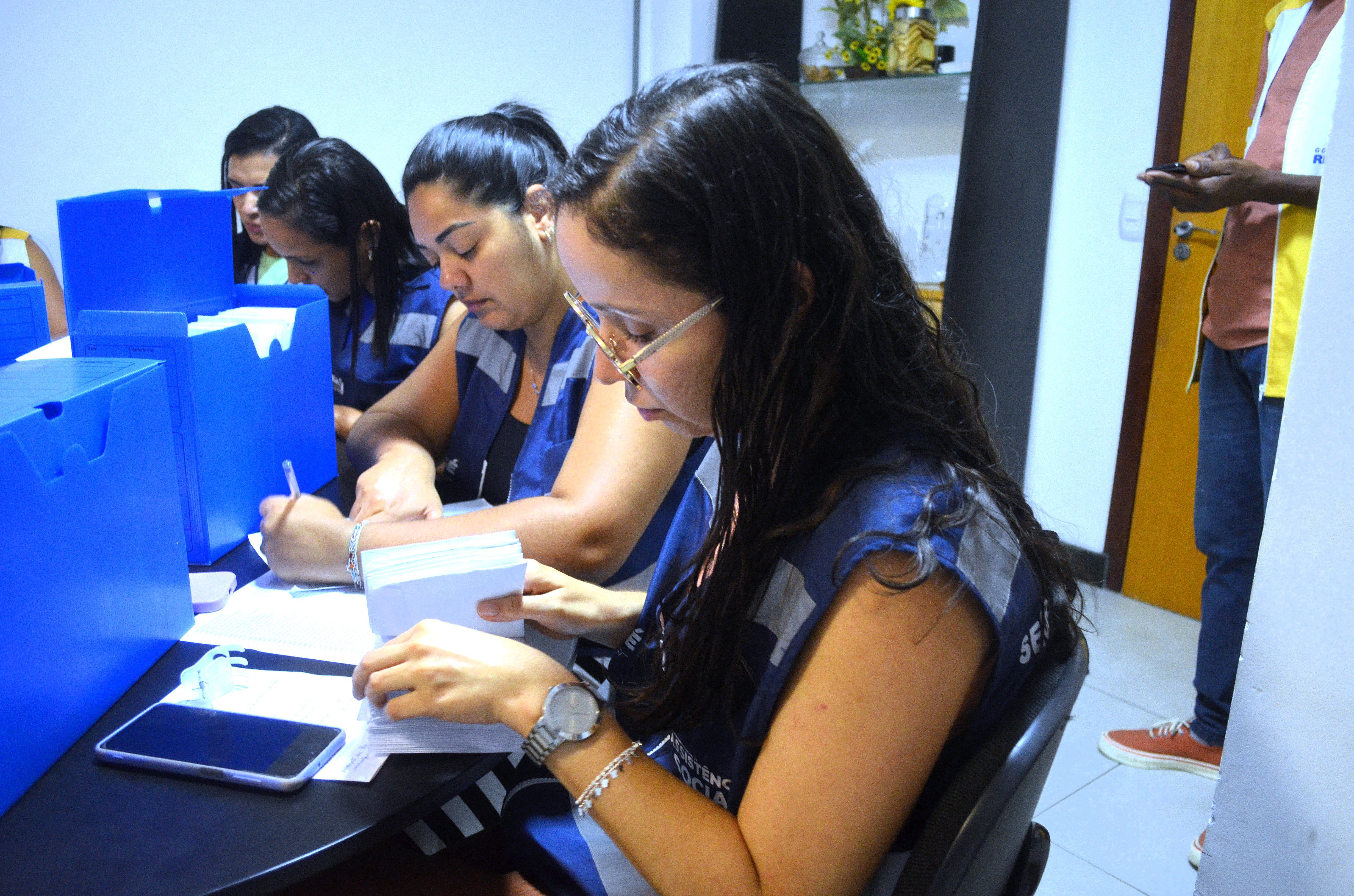 MAGÉ INICIA ENTREGA DO CARTÃO RECOMEÇAR NESTA TERÇA-FEIRA (22)