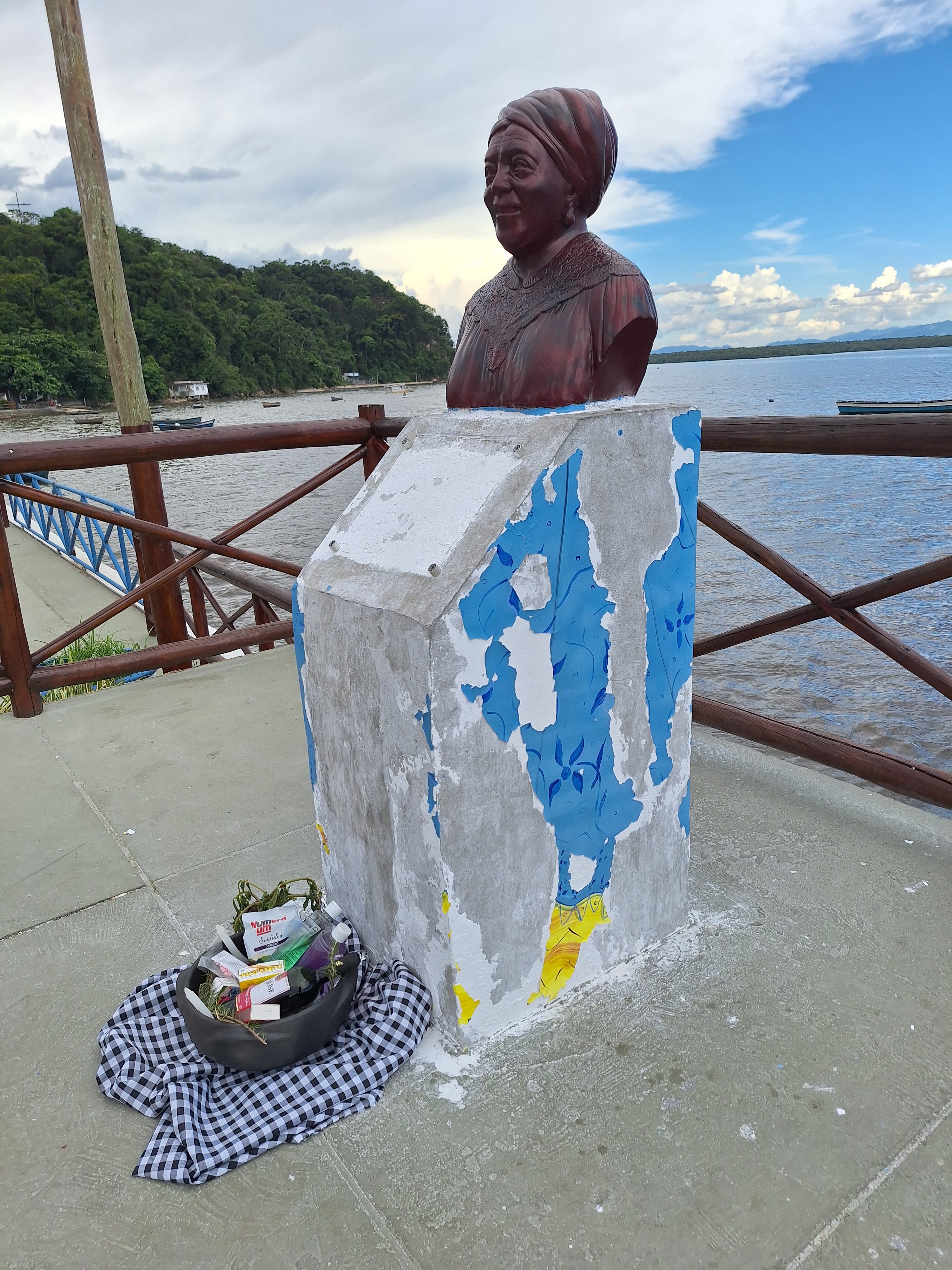 Busto Maria Conga vandalizado – Foto Virgilio Medeiros (2)