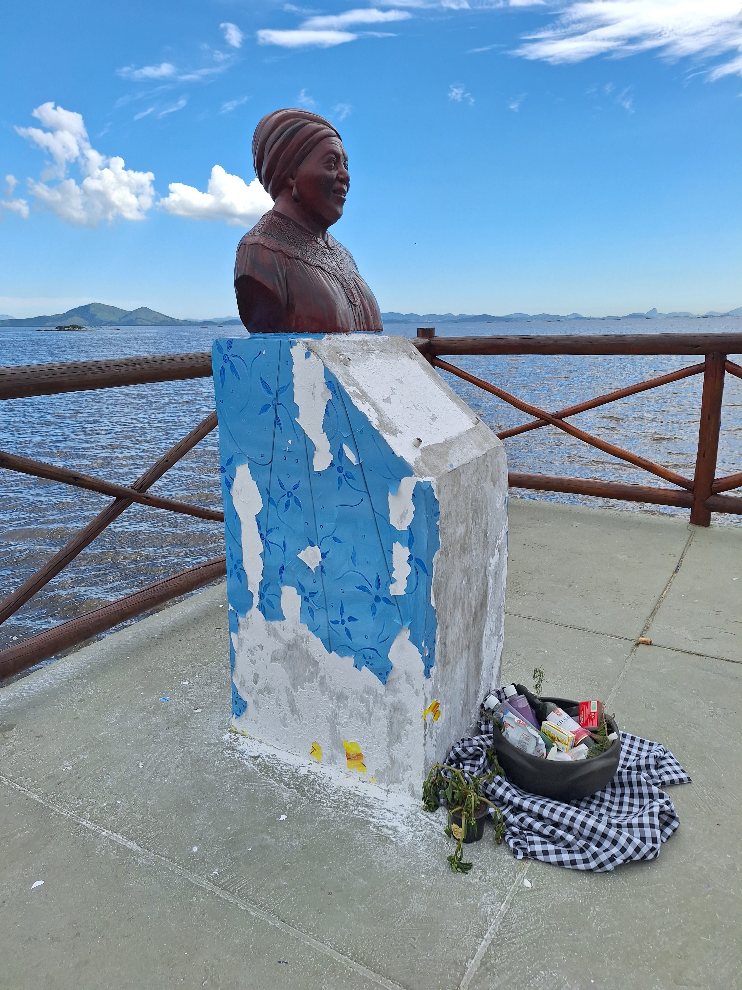 Busto Maria Conga vandalizado – Foto Virgilio Medeiros (3)