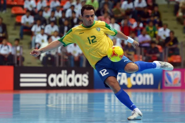 MAGÉ FUTSAL: SUA CHANCE DE JOGAR COM O REI FALCÃO