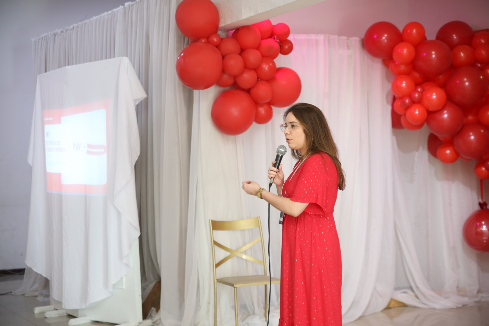 Magé inicia Campanha Dezembro Vermelho com ação de prevenção e testes rápidos