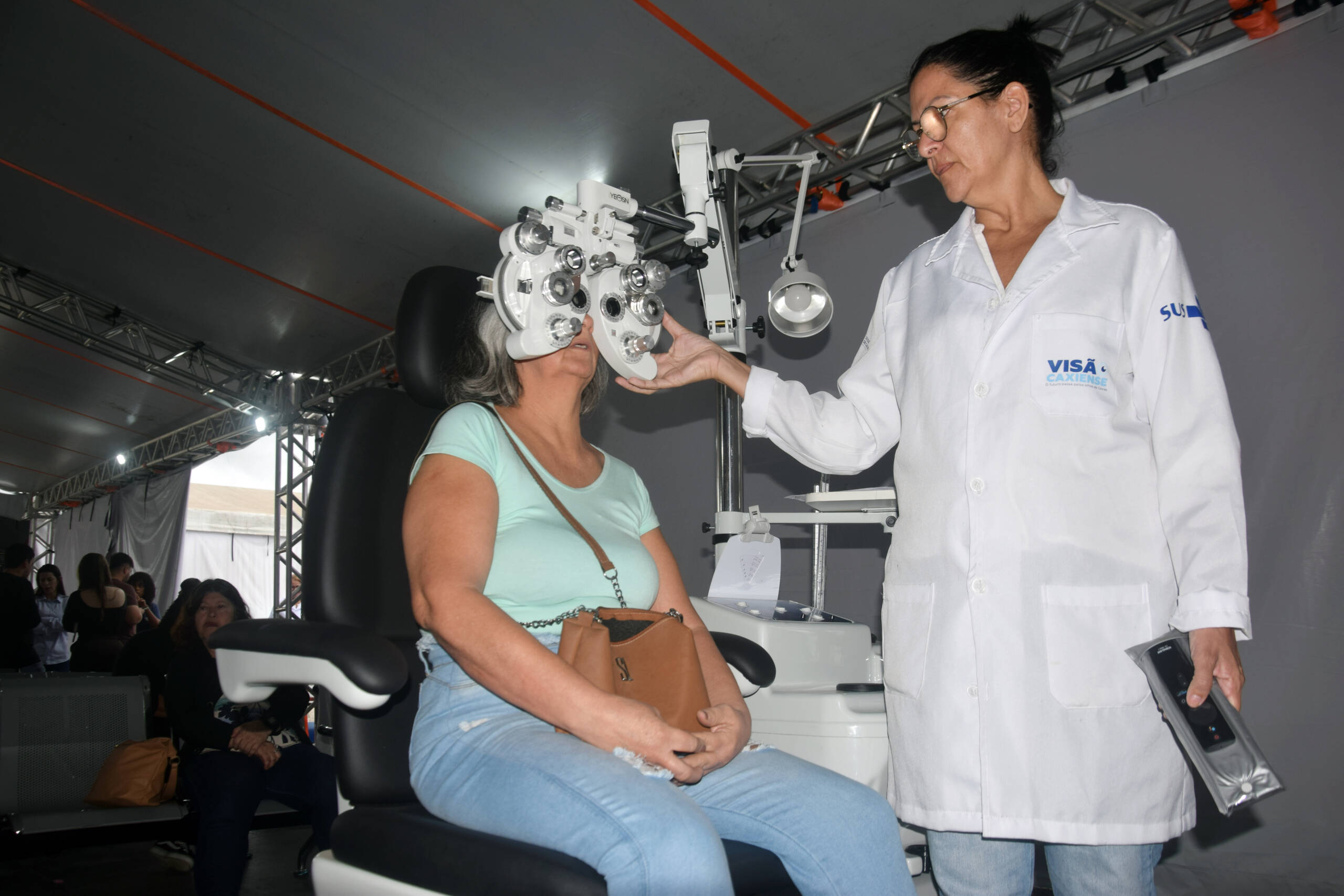 Carreta Oftalmológica já realizou 1.700 cirurgias em Magé